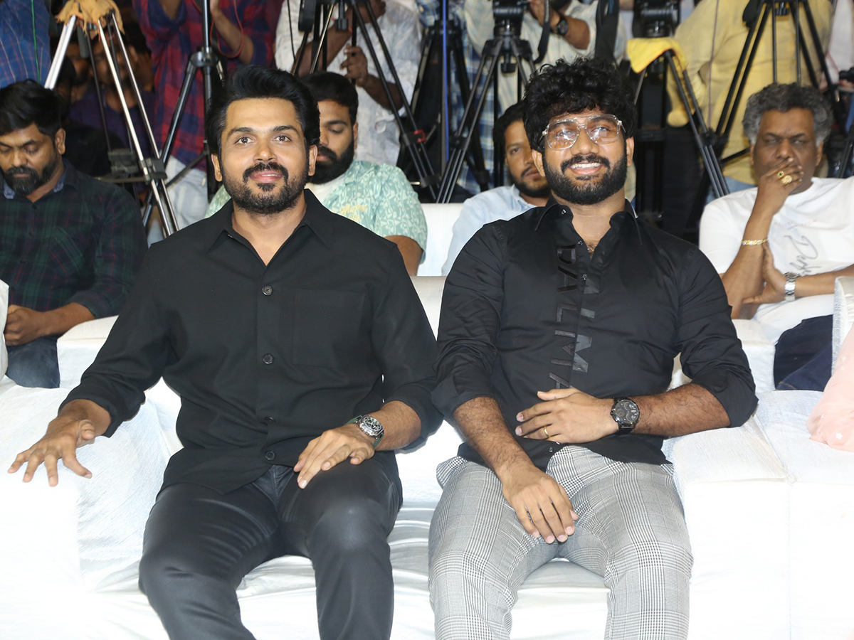 Hero_20Karthi_20Satyam_20Sundaram_20Pre_20Release_20Event_13_0.jpg 12