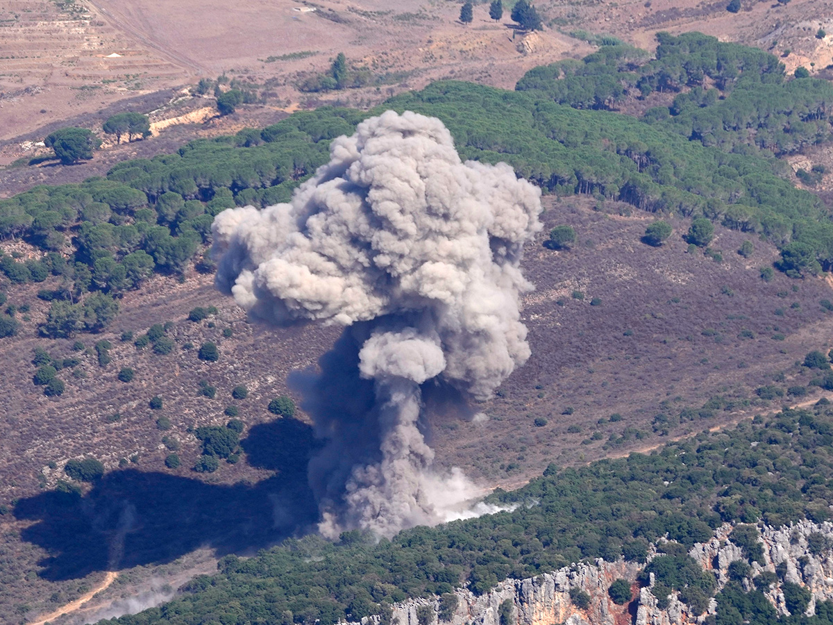 Israeli_20airstrike_20in_20the_20southern_20village_20of_20Lebanon_1.jpg 1
