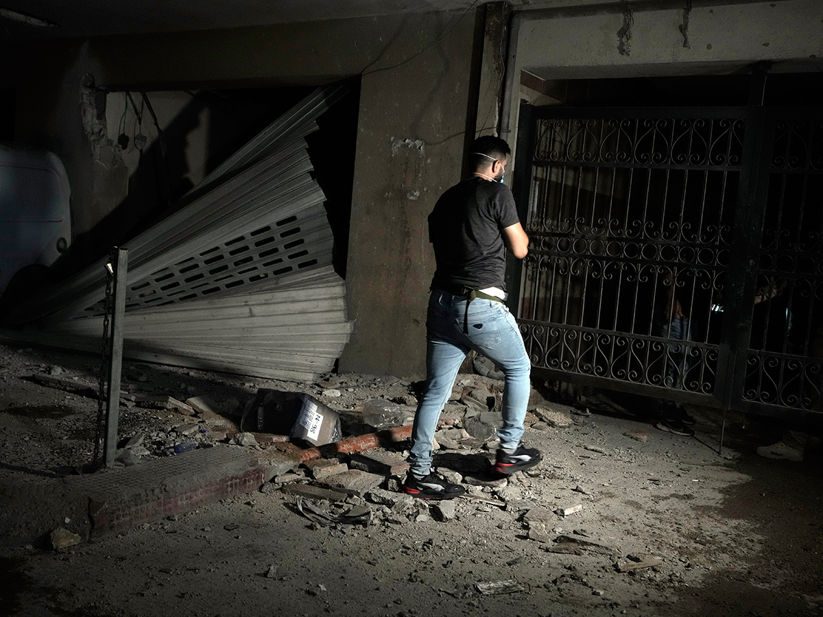 Israeli_20airstrike_20in_20the_20southern_20village_20of_20Lebanon_11.jpg 10