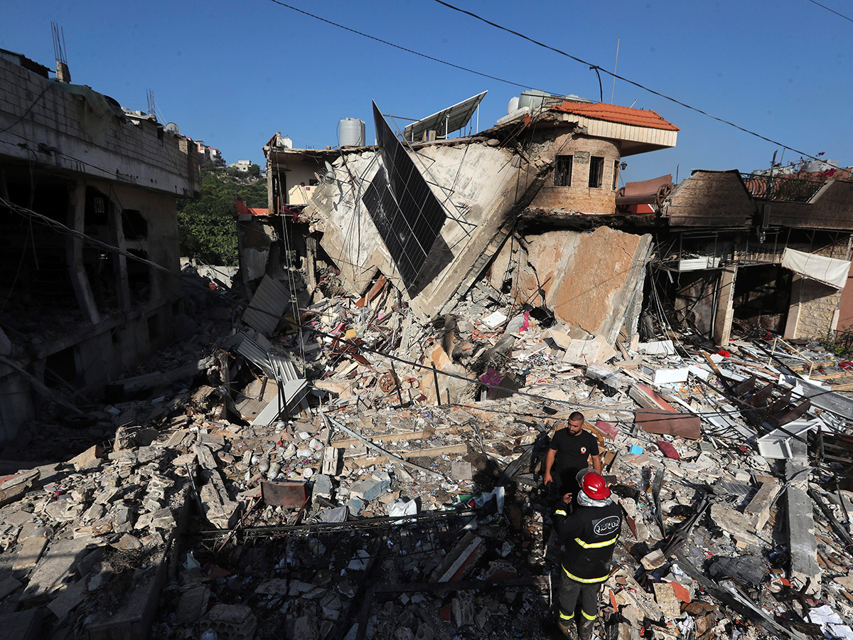 Israeli_20airstrike_20in_20the_20southern_20village_20of_20Lebanon_12.jpg 11