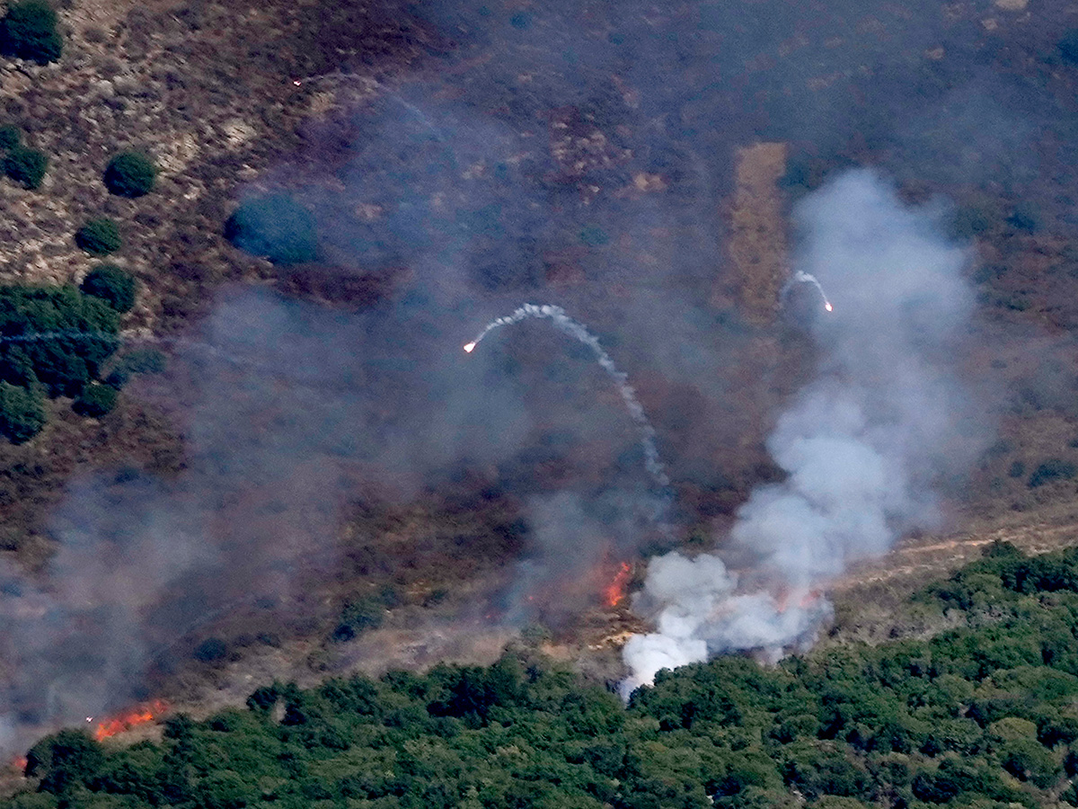 Israeli_20airstrike_20in_20the_20southern_20village_20of_20Lebanon_24.jpg 21