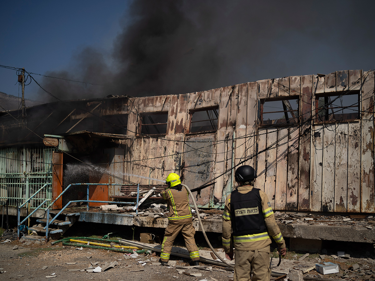 Israeli_20airstrike_20in_20the_20southern_20village_20of_20Lebanon_25.jpg 22