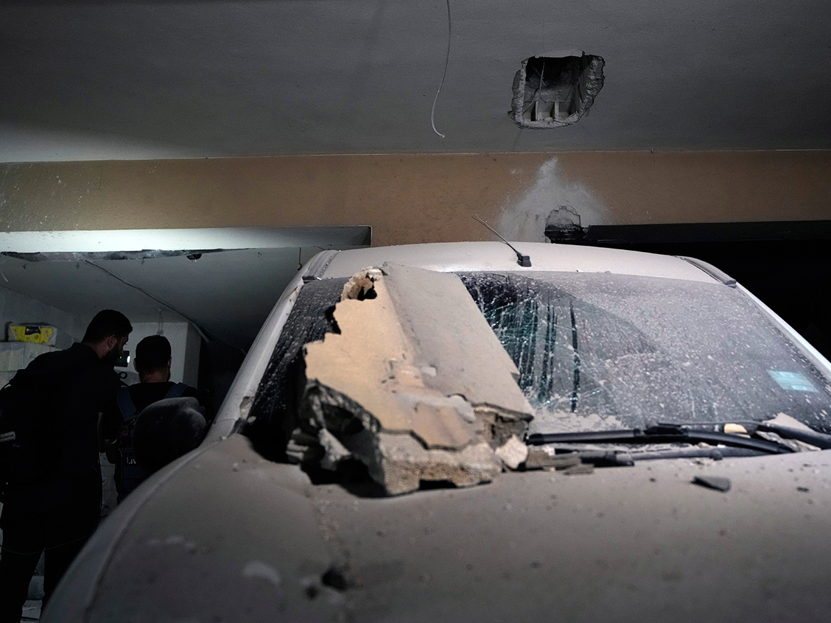 Israeli_20airstrike_20in_20the_20southern_20village_20of_20Lebanon_27.jpg 24