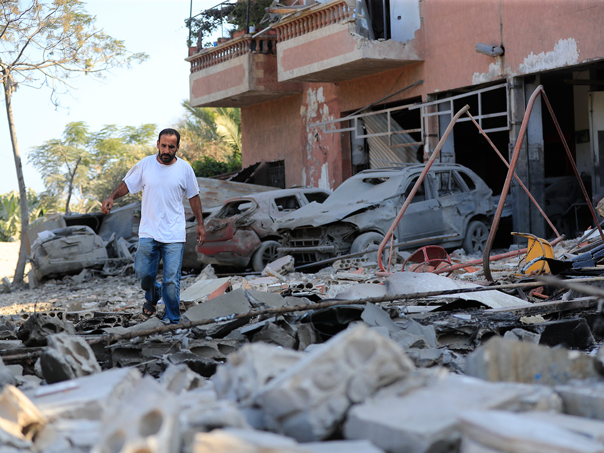 Israeli_20airstrike_20in_20the_20southern_20village_20of_20Lebanon_36.jpg 31