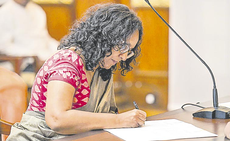 HARINI-2.jpg