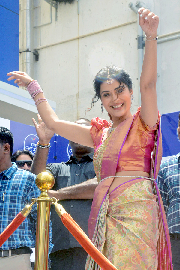 Hero_20Ram_20And_20Payal_20Rajput_20Inaugurates_20Shopping_20Mall_20At_20Nizamabad_20Photos_20_2816_29.jpg 8