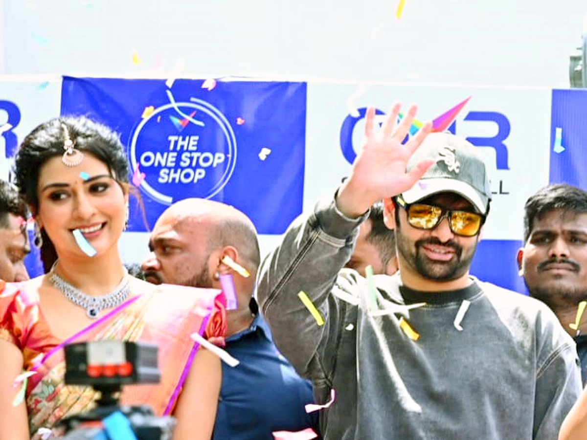 Hero_20Ram_20And_20Payal_20Rajput_20Inaugurates_20Shopping_20Mall_20At_20Nizamabad_20Photos_20_2824_29.jpg 1