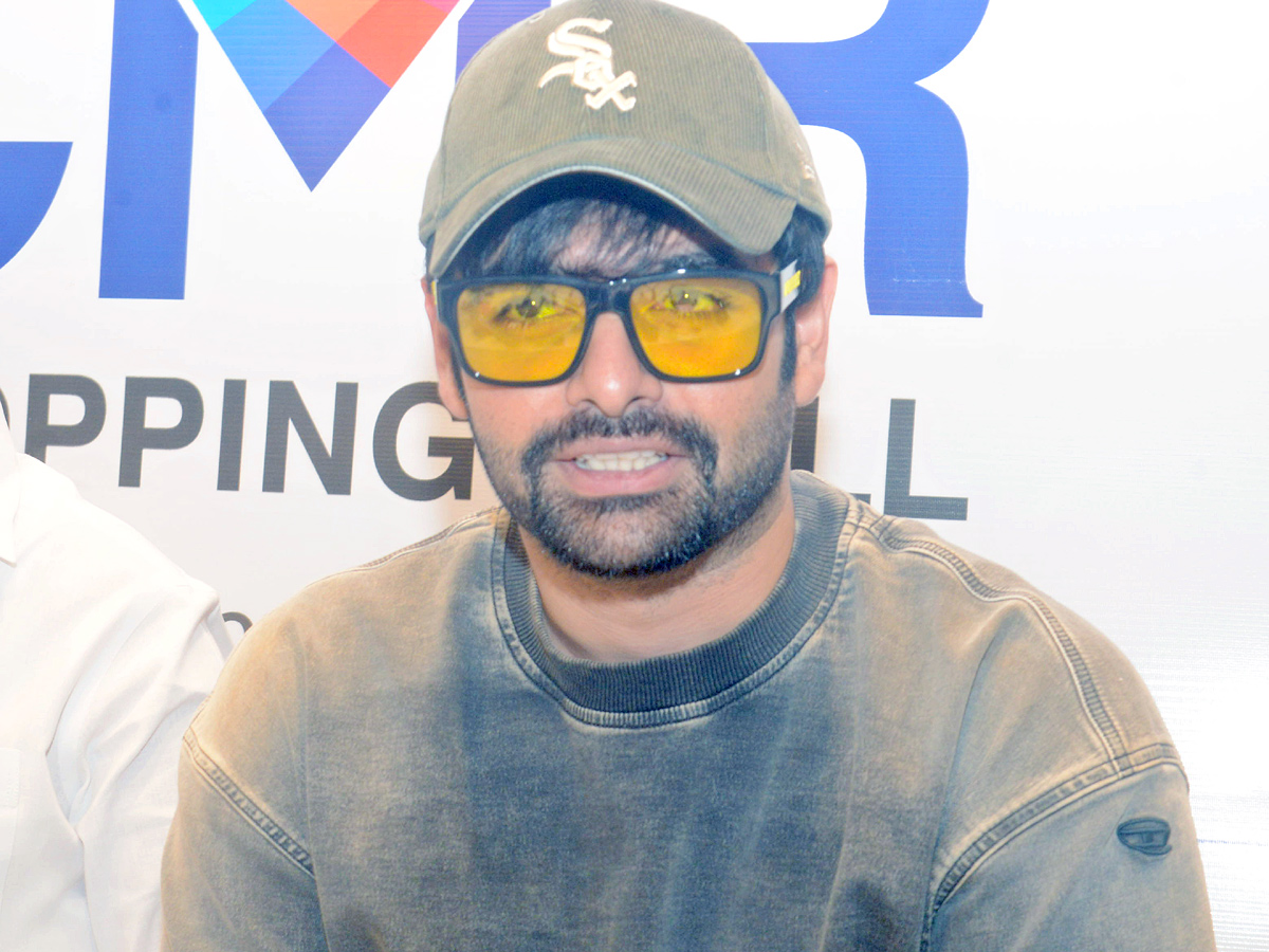 Hero_20Ram_20And_20Payal_20Rajput_20Inaugurates_20Shopping_20Mall_20At_20Nizamabad_20Photos_20_283_29.jpg 11