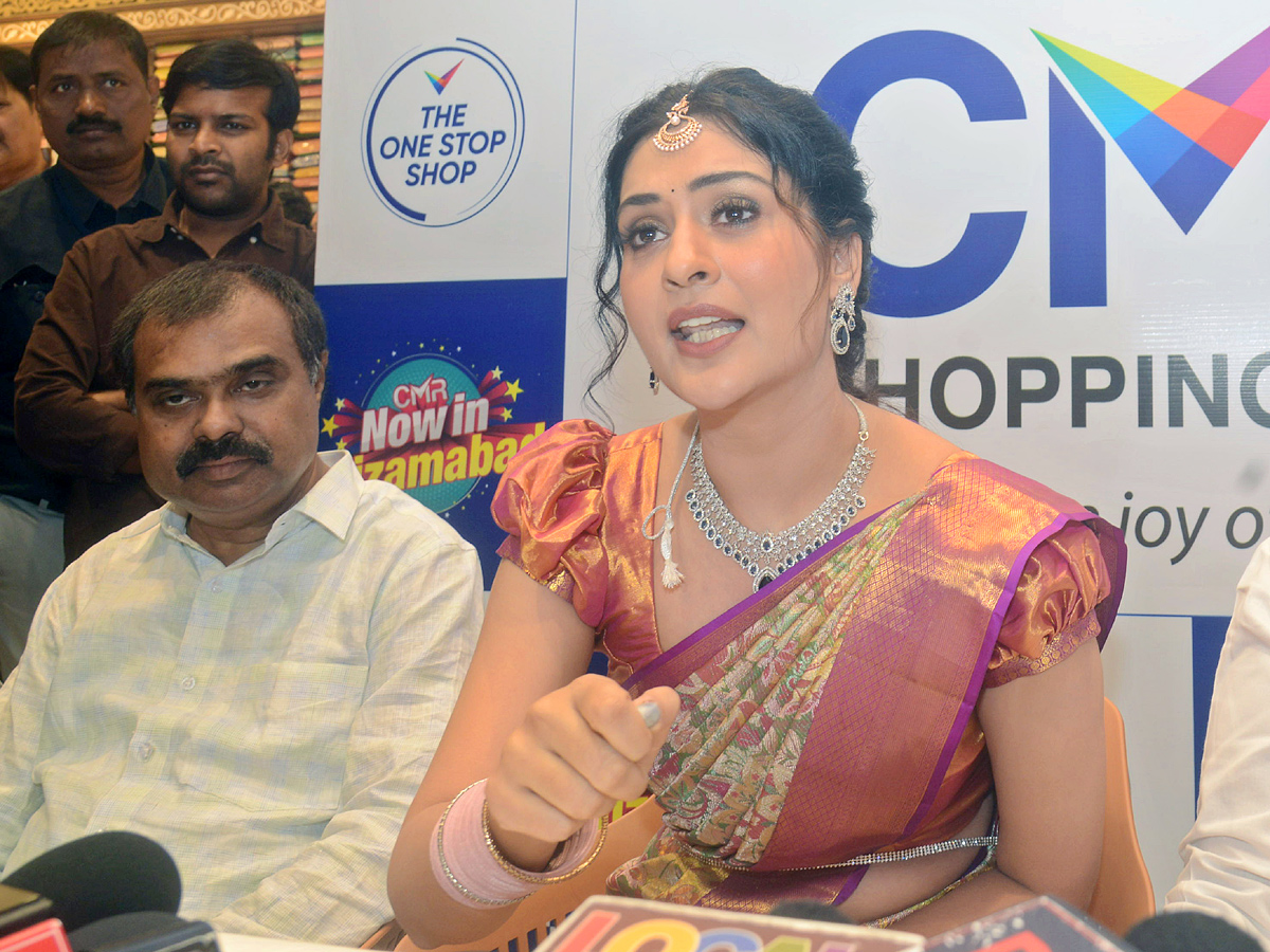 Hero_20Ram_20And_20Payal_20Rajput_20Inaugurates_20Shopping_20Mall_20At_20Nizamabad_20Photos_20_285_29.jpg 13