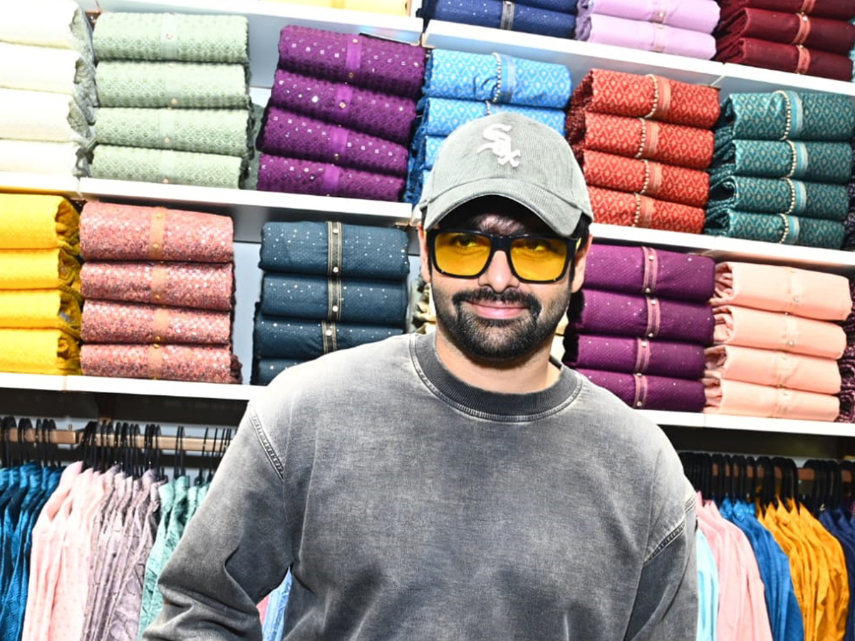 Hero_20Ram_20And_20Payal_20Rajput_20Inaugurates_20Shopping_20Mall_20At_20Nizamabad_20Photos_20_289_29.jpg 17