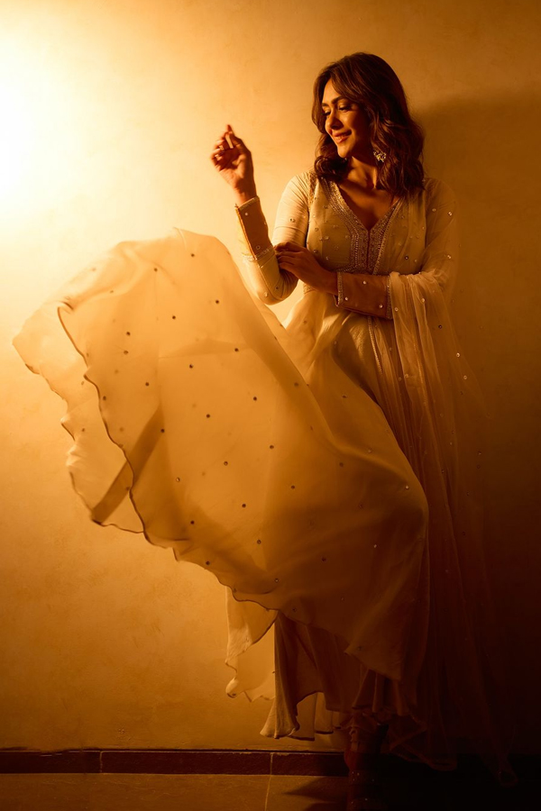 Mrunal-Thakur-1.jpg 2