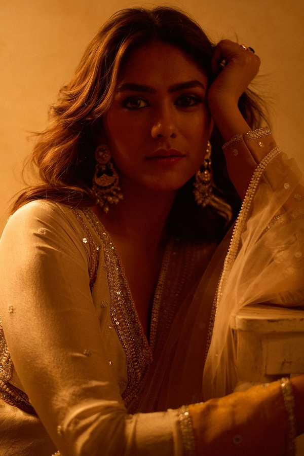 Mrunal-Thakur-5.jpg 6