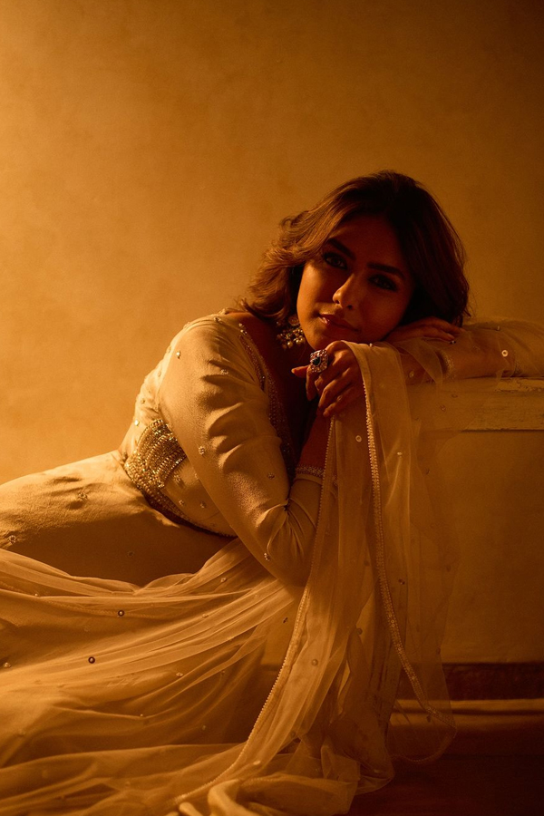 Mrunal-Thakur-6.jpg 7