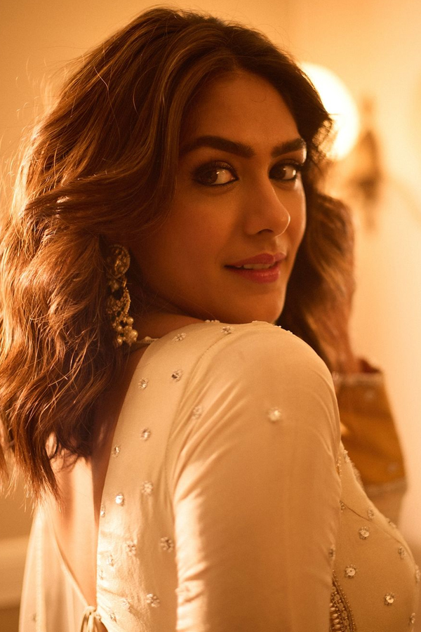 Mrunal-Thakur-7.jpg 8