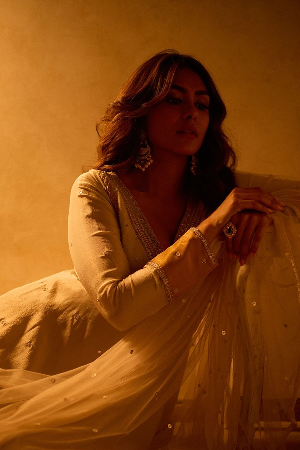 Mrunal-Thakur-8.jpg 9
