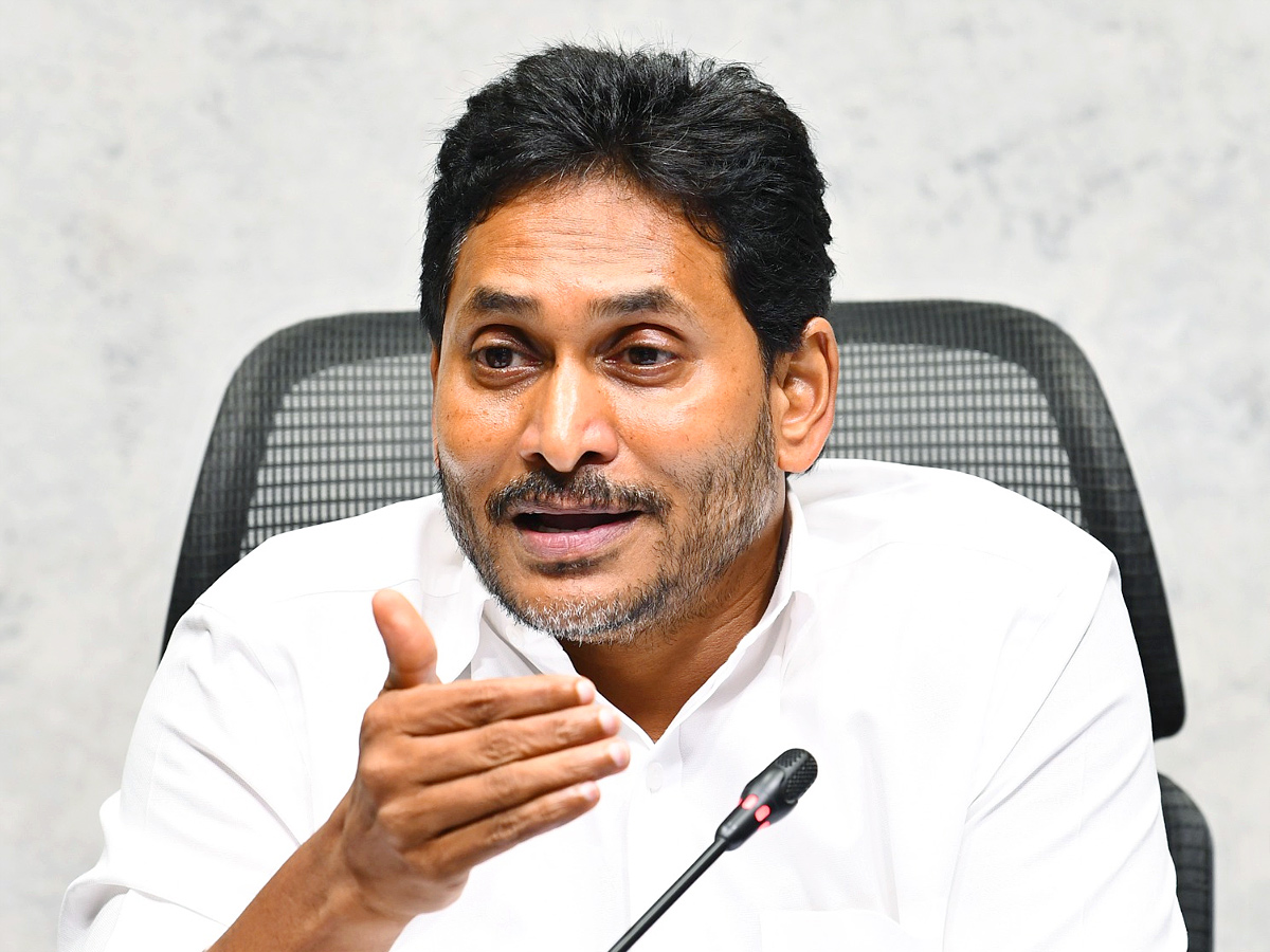 YS_20Jagan_20Press_20Meet_20on_20Tirumala_20Tour_20And_20Tirupati_20Prasadam_20Controversy_E2_80_AA_20Photos_20_2812_29.jpg 15