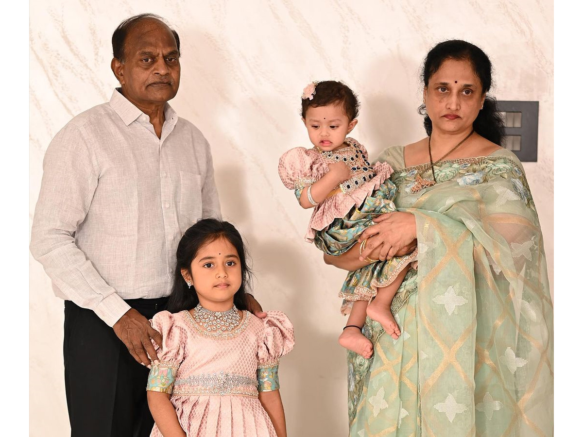 Indian_20Chess_20Legend_20Harika_20Dronavalli_20Beautiful_20Family_20Photos_20_2812_29.jpg 13