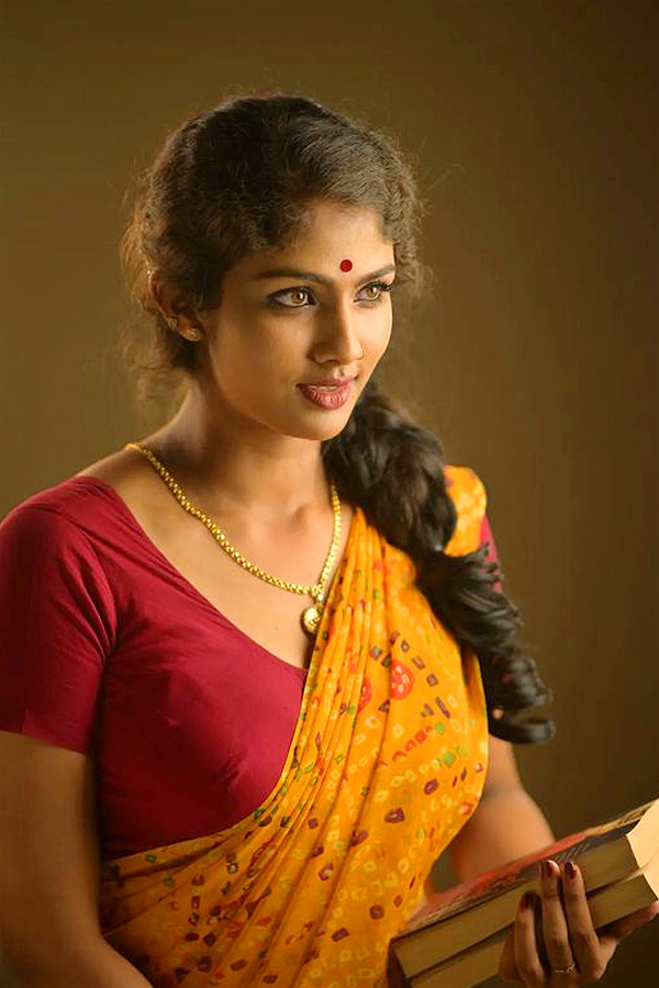 Ram_20Gopal_20Varma_20Celebrates_20SAAREE_20movie_20heroine_20Aaradhya_20Devi_20Birthday_20Celebration_20Photos_20Goes_20Viral_20_2815_29.jpg 16