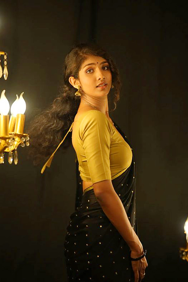 Ram_20Gopal_20Varma_20Celebrates_20SAAREE_20movie_20heroine_20Aaradhya_20Devi_20Birthday_20Celebration_20Photos_20Goes_20Viral_20_289_29.jpg 10