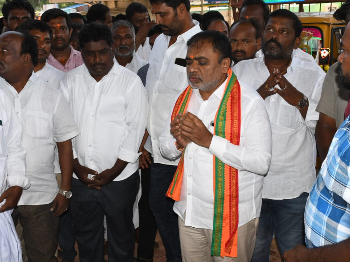 YSRCP_20Leaders_20Statewide_20Temple_20Pooja_20Photos_12.jpg 12
