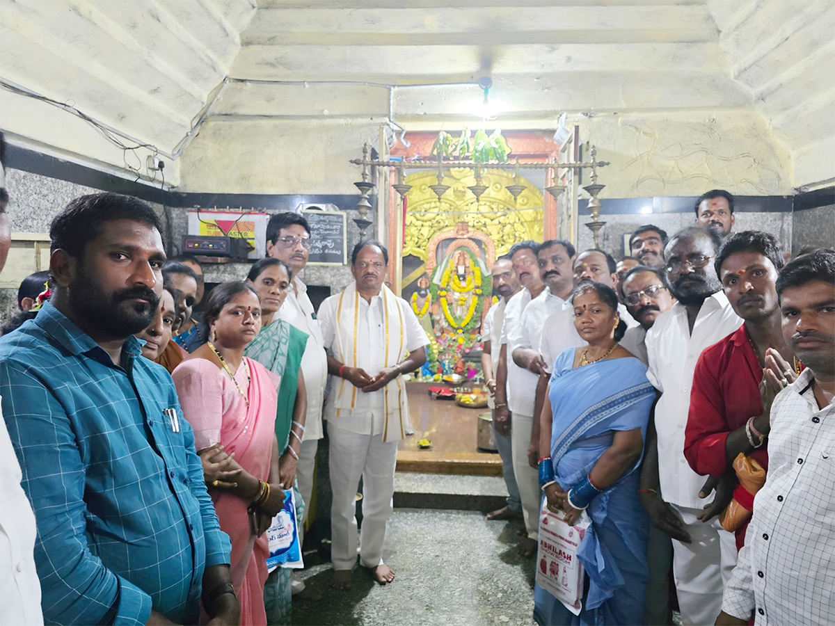 YSRCP_20Leaders_20Statewide_20Temple_20Pooja_20Photos_13.jpg 13