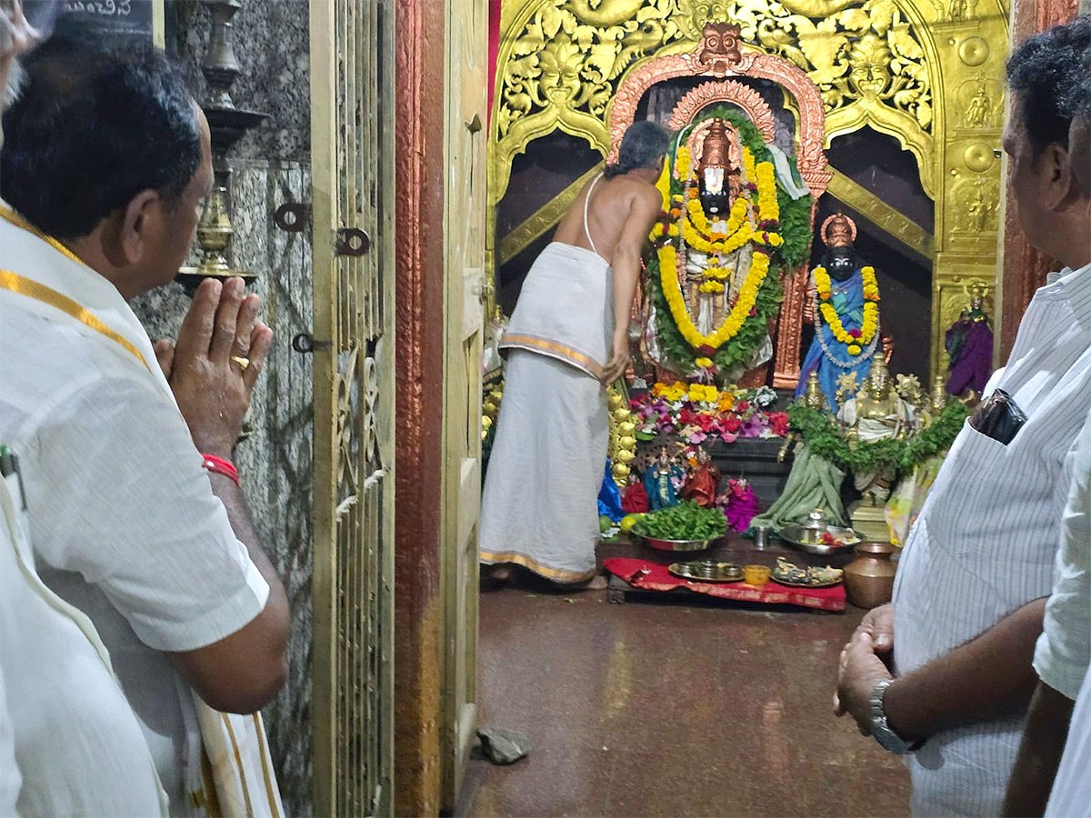 YSRCP_20Leaders_20Statewide_20Temple_20Pooja_20Photos_14.jpg 14