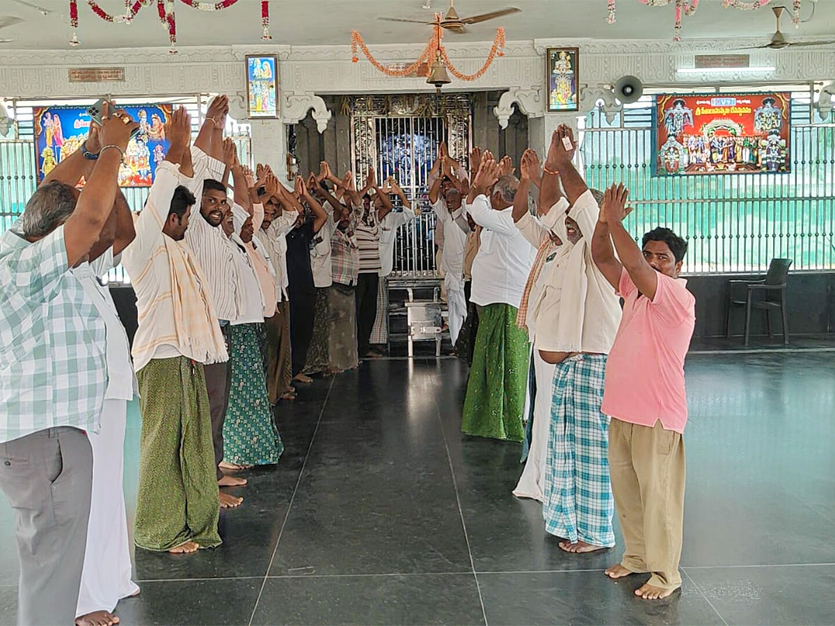 YSRCP_20Leaders_20Statewide_20Temple_20Pooja_20Photos_15.jpg 15