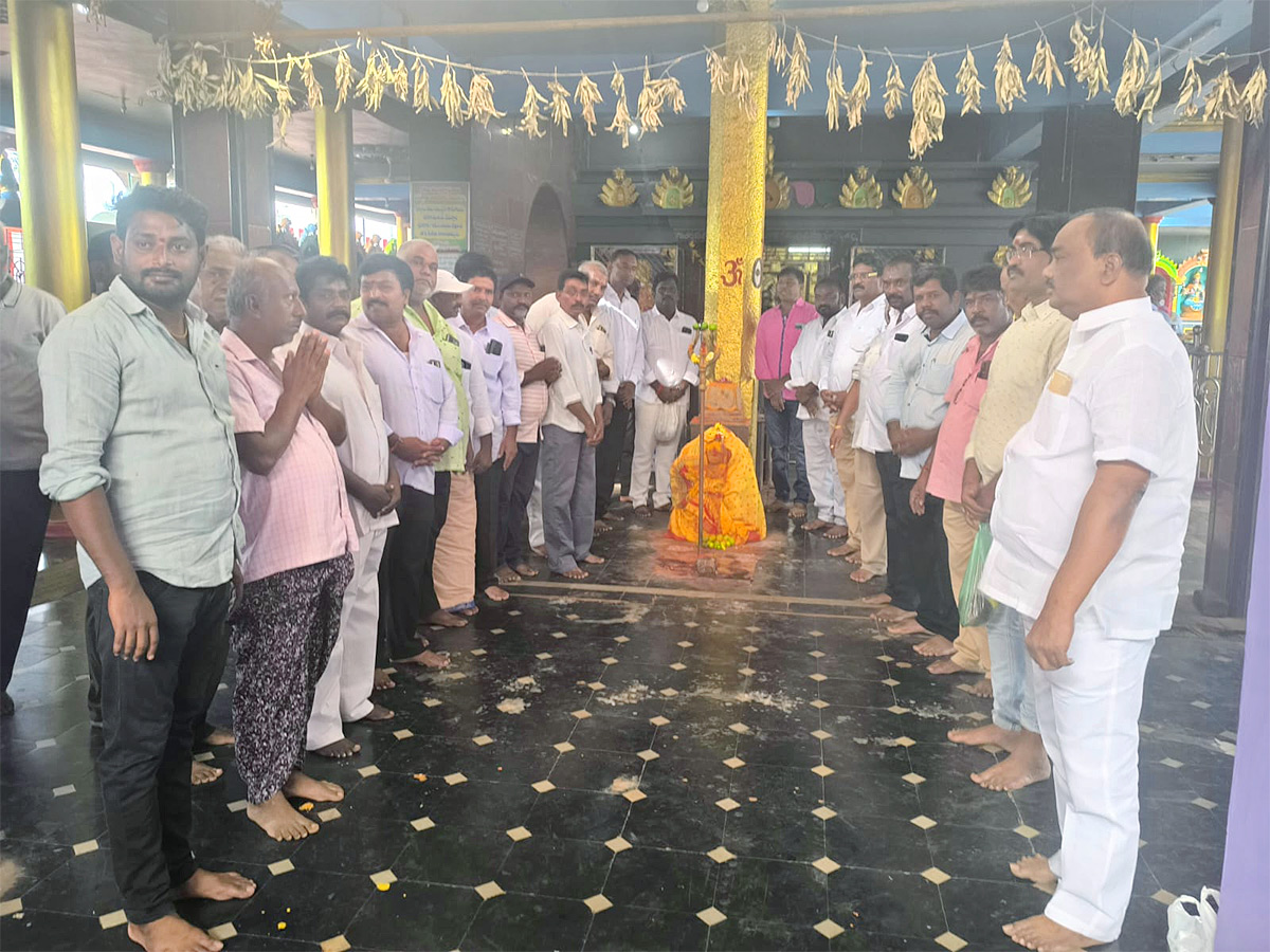 YSRCP_20Leaders_20Statewide_20Temple_20Pooja_20Photos_22.jpg 21