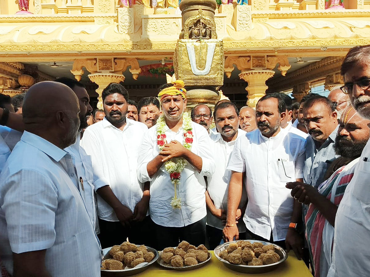 YSRCP_20Leaders_20Statewide_20Temple_20Pooja_20Photos_25.jpg 24