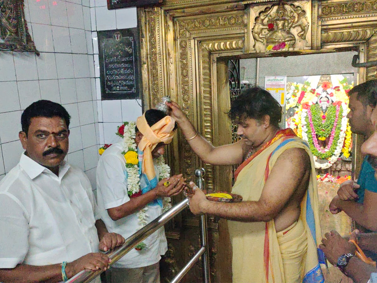 YSRCP_20Leaders_20Statewide_20Temple_20Pooja_20Photos_29.jpg 26