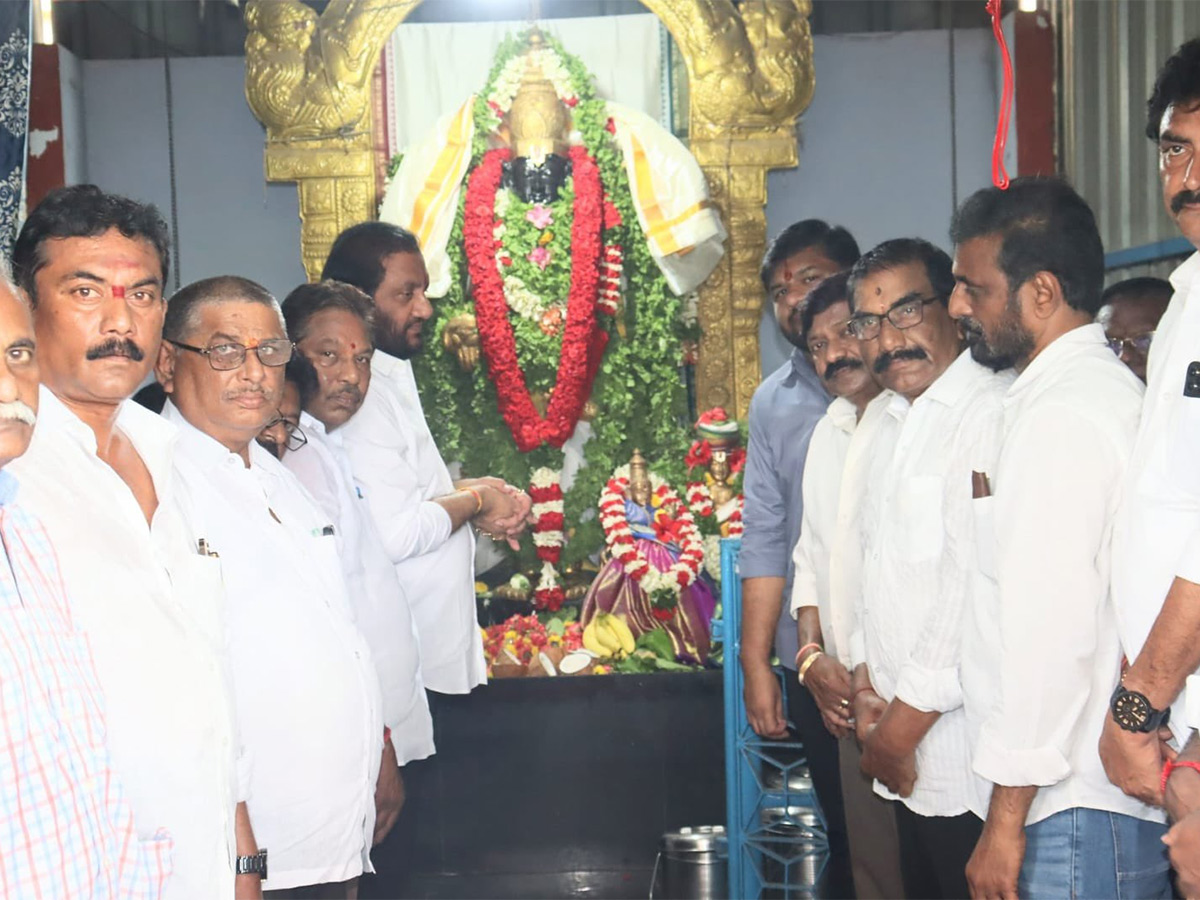 YSRCP_20Leaders_20Statewide_20Temple_20Pooja_20Photos_4.jpg 4