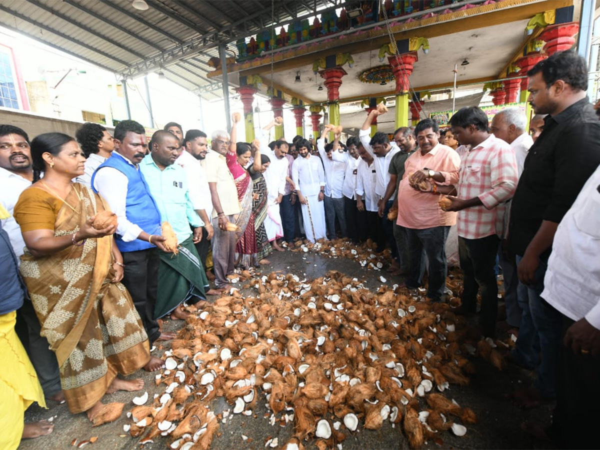 YSRCP_20Leaders_20Statewide_20Temple_20Pooja_20Photos_6.jpg 6