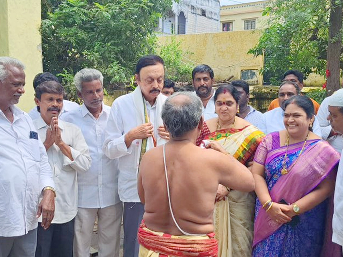 YSRCP_20Leaders_20Statewide_20Temple_20Pooja_20Photos_9.jpg 9