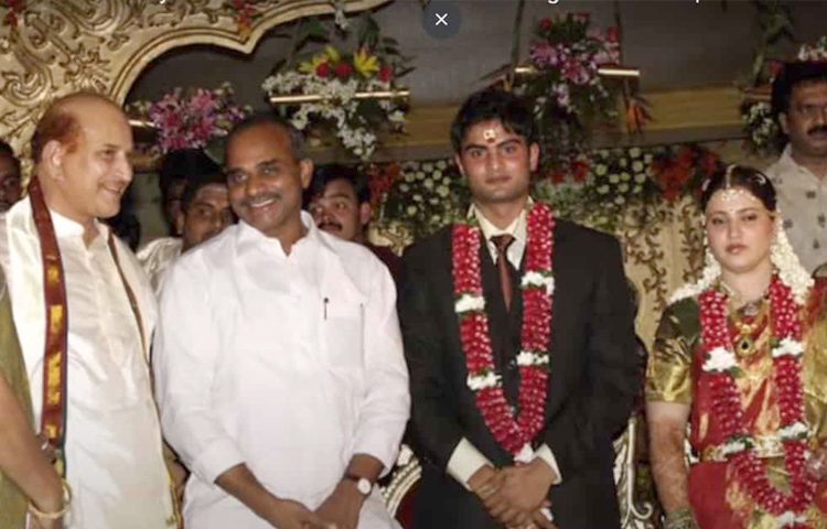 Hero_20Sudheer_20Babu_20Rare_20and_20Unseen_20Marriage_20Photos_20_2812_29.jpg 12