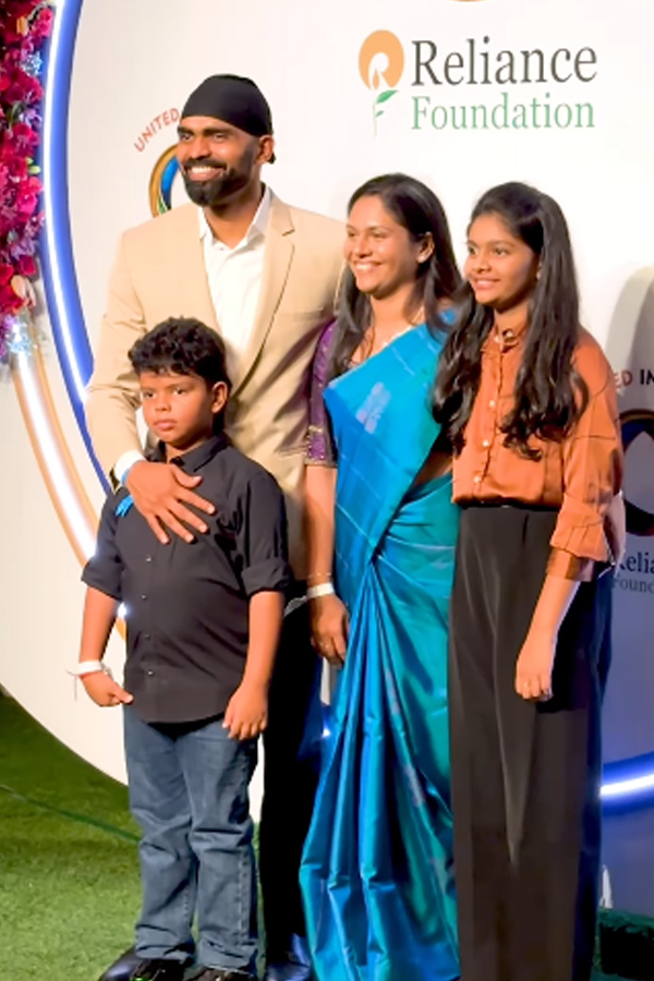 Ambani-Residence-Sports-Medal-Winners-10.jpg 12