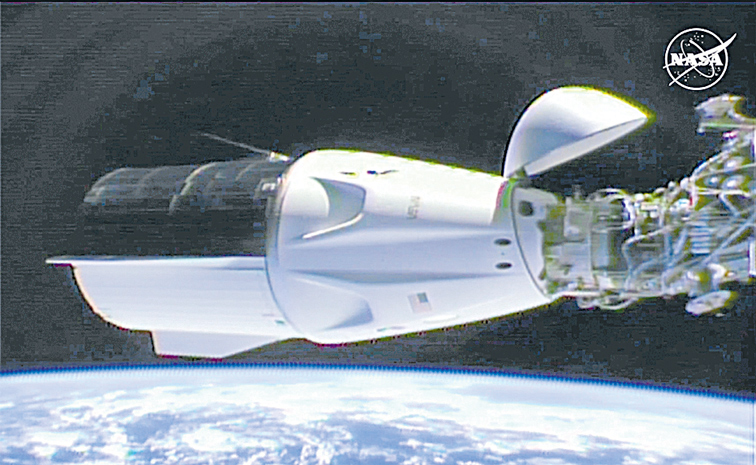 300920240344-SPACEX-STUCK-A.jpg