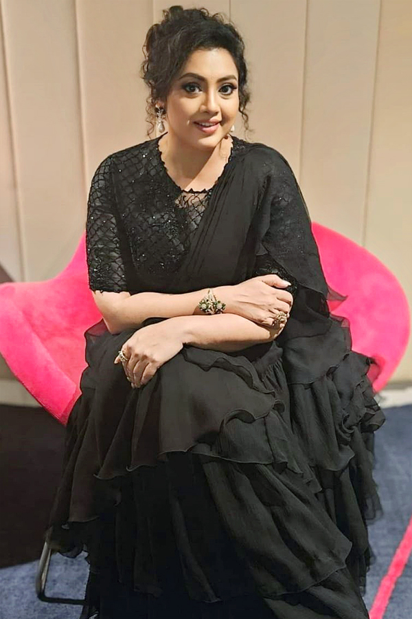 Beautiful_20Meena_20at_20The_20Red_20Carpet_20Of_20IIFA_20Awards_202024_20Photos_20_281_29.jpg 2