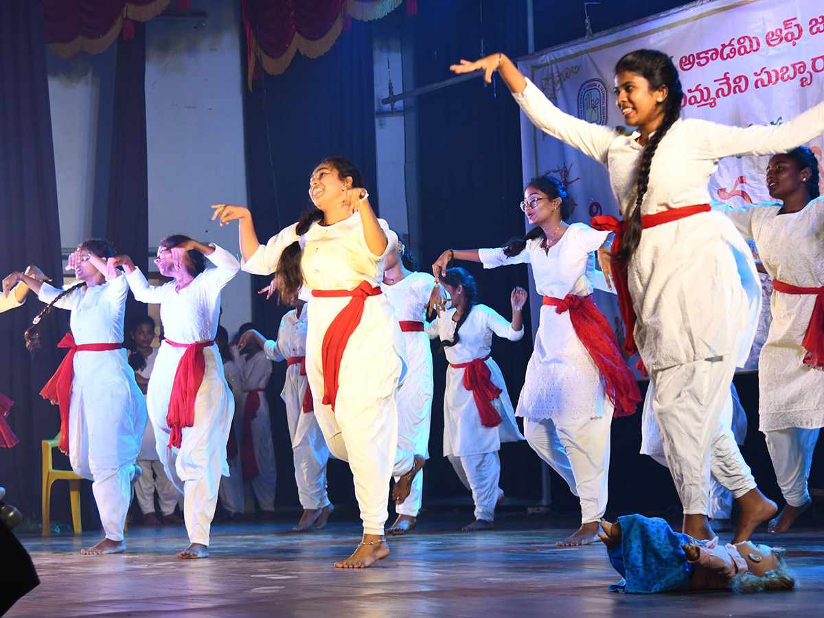 Dance_20Festival_20Siddhartha_20College_20in_20Vijayawada_20Photos__20_287_29.jpg 7