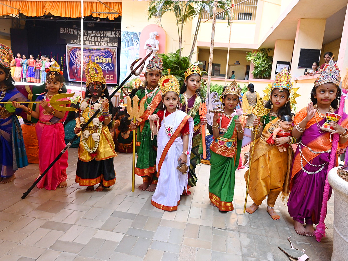 Dussehra_20celebrations_20at_20Bharatiya_20Vidya_20Bhavan_20Public_20School__20_287_29.jpg 7