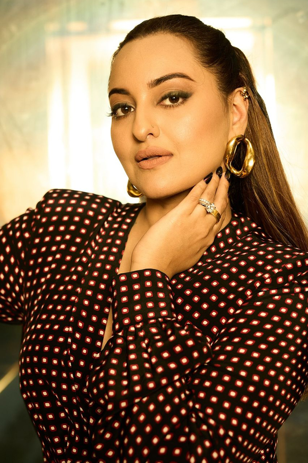 Sonakshi-Sinha-2_0.jpg 3