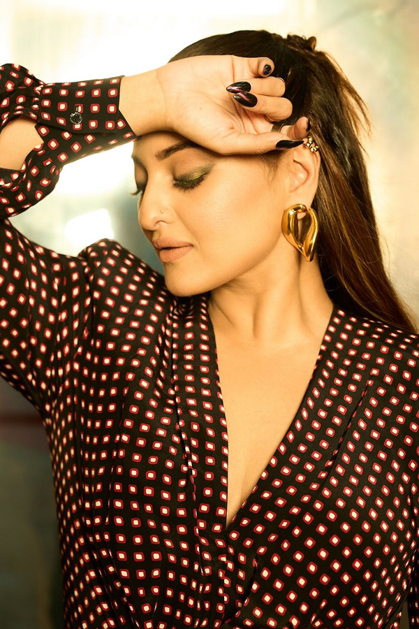 Sonakshi-Sinha-4_0.jpg 5