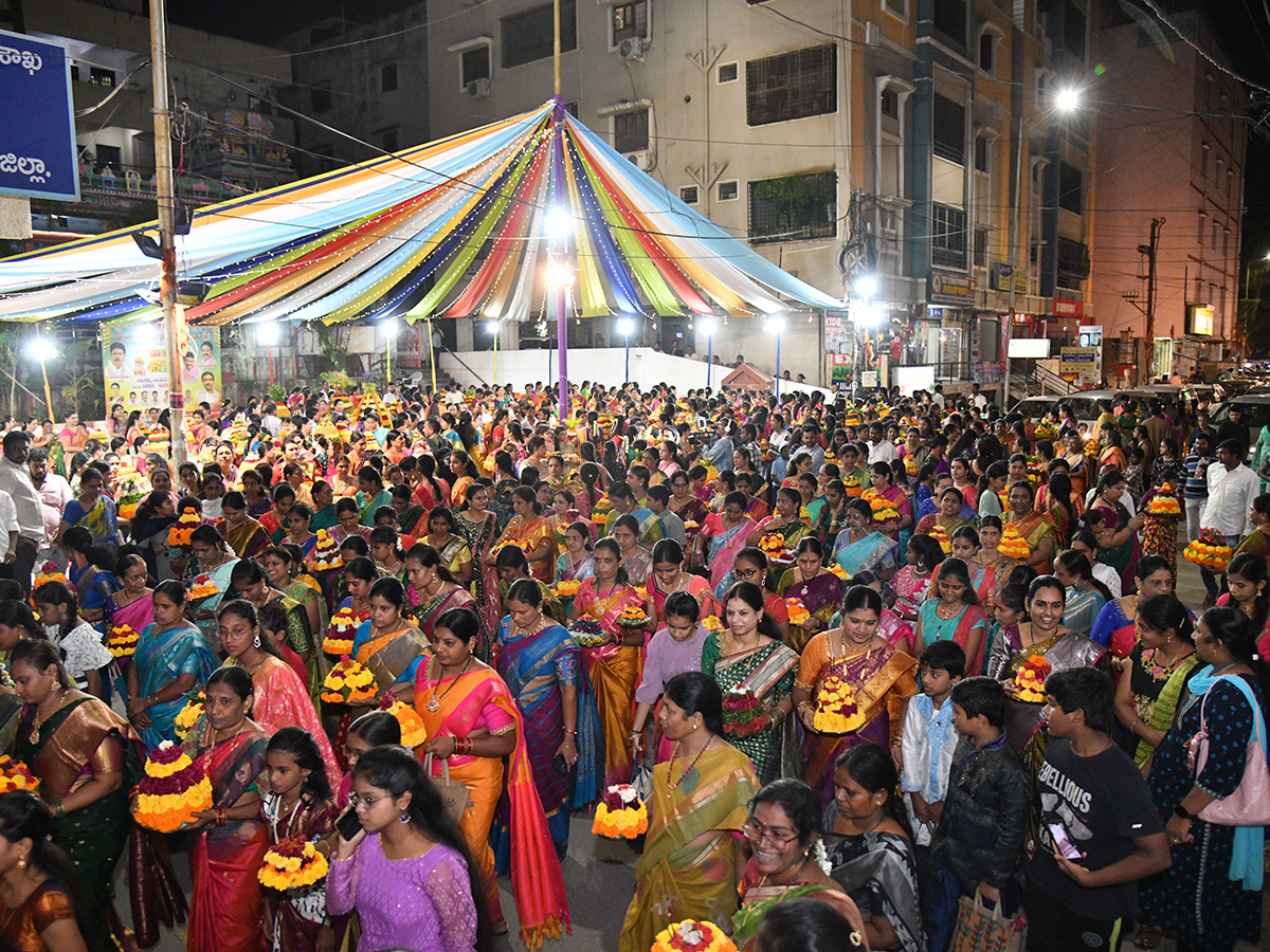 Bathukamma_20celebrations_20at_20Telangana__20_2819_29.jpg 19
