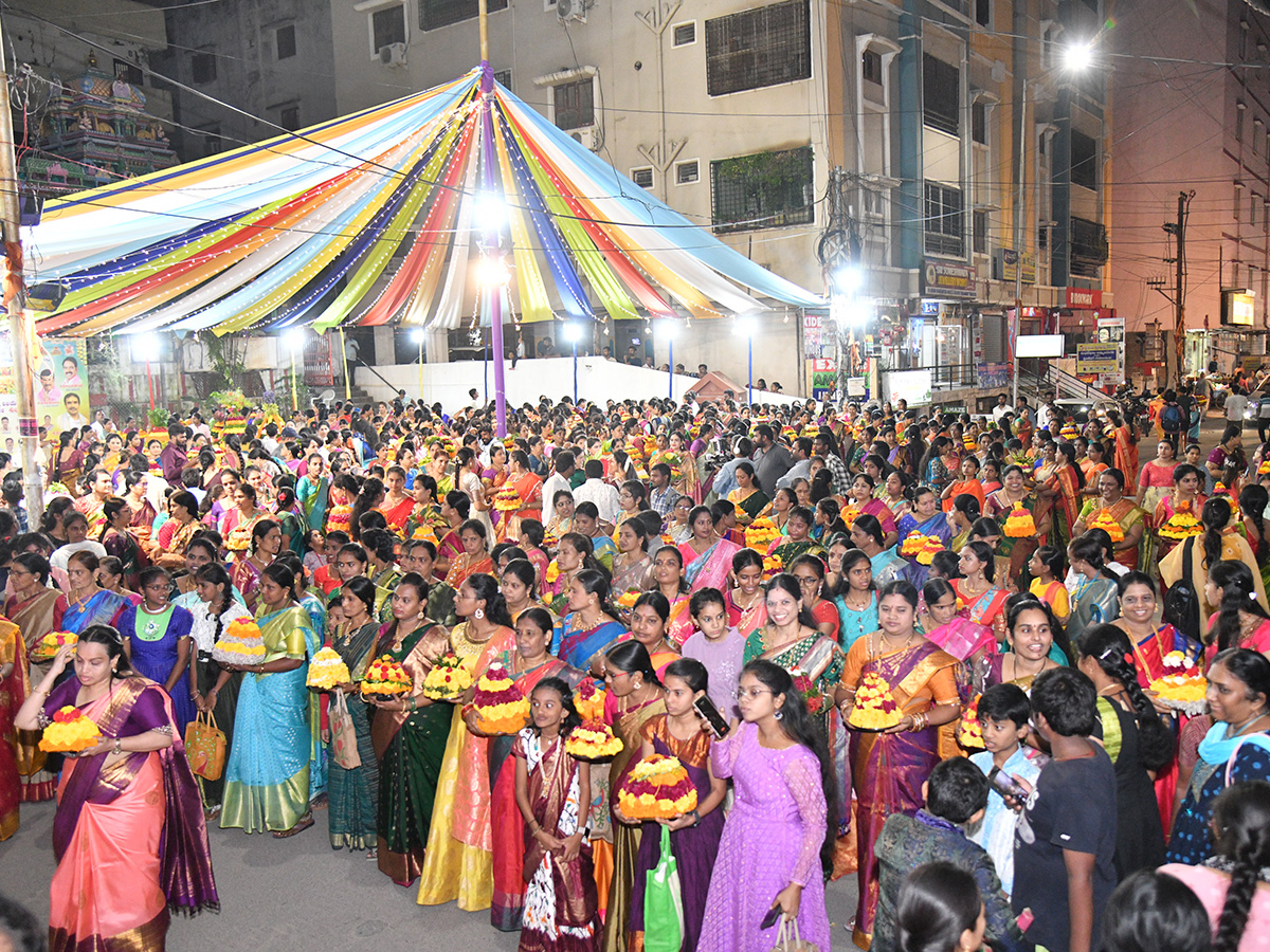Bathukamma_20celebrations_20at_20Telangana__20_2820_29.jpg 20