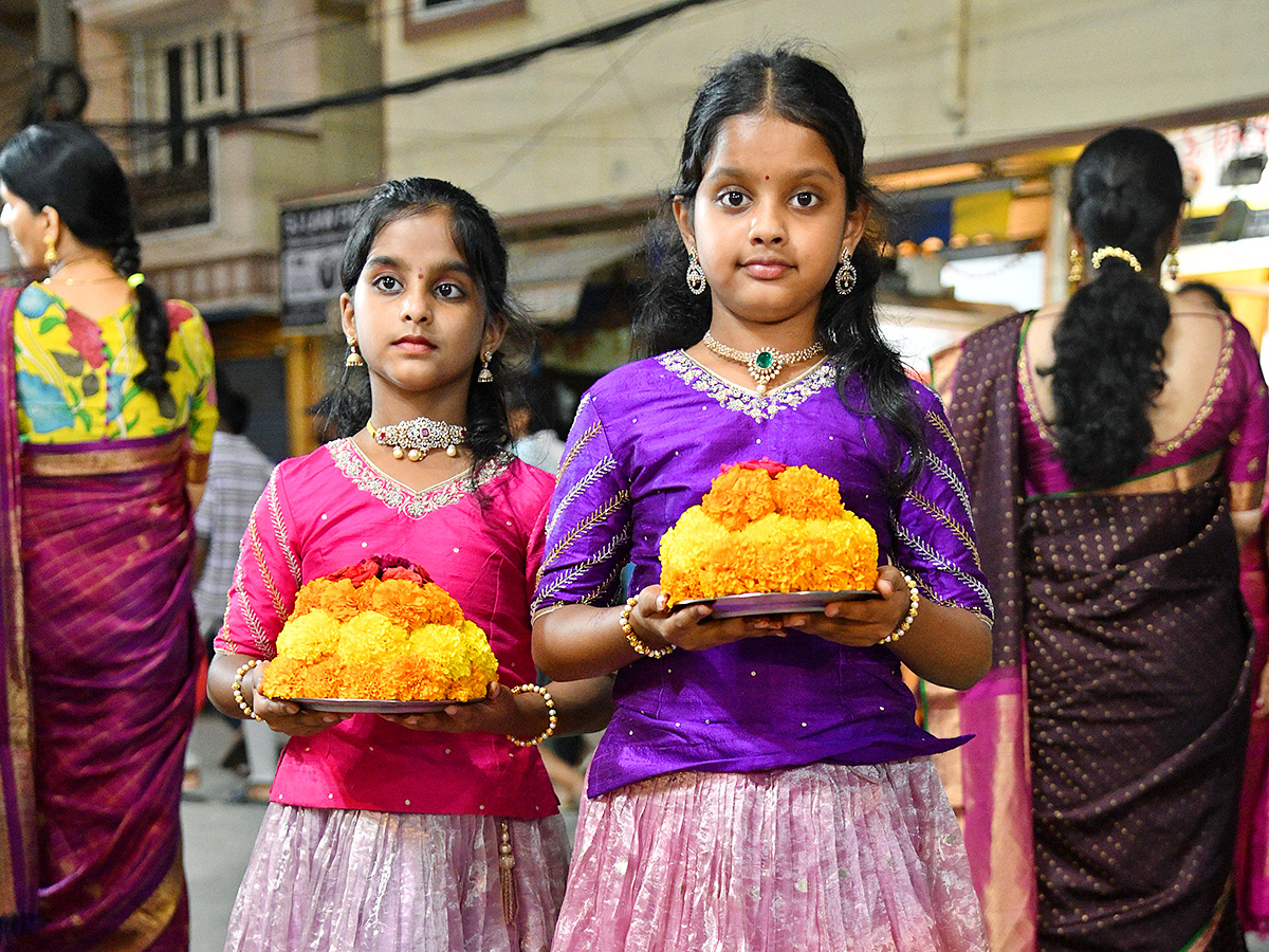 Bathukamma_20celebrations_20at_20Telangana__20_2826_29.jpg 26