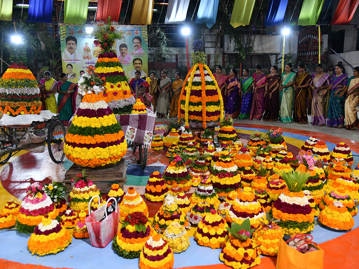Bathukamma_20celebrations_20at_20Telangana__20_2827_29.jpg 27