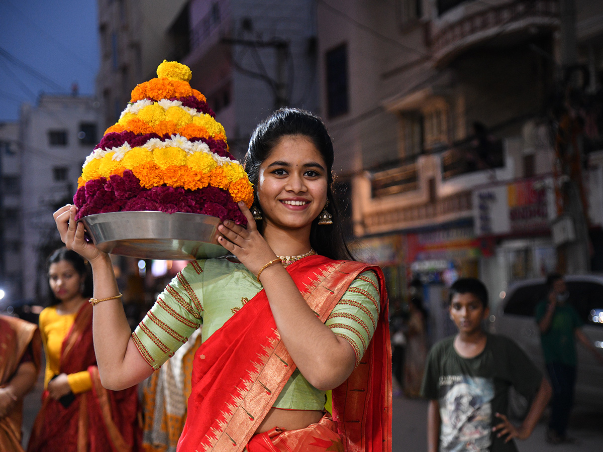 Bathukamma_20celebrations_20at_20Telangana__20_2829_29.jpg 29