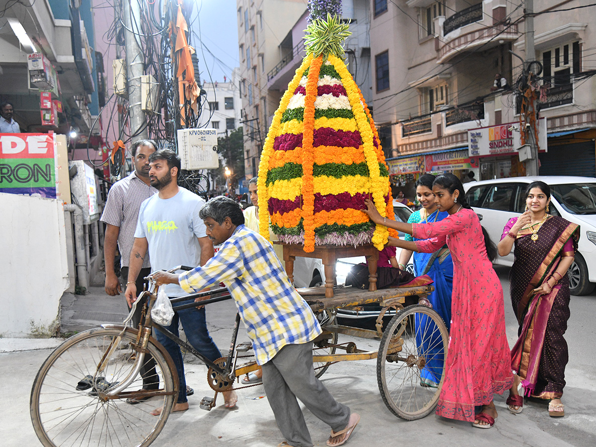 Bathukamma_20celebrations_20at_20Telangana__20_2830_29.jpg 30