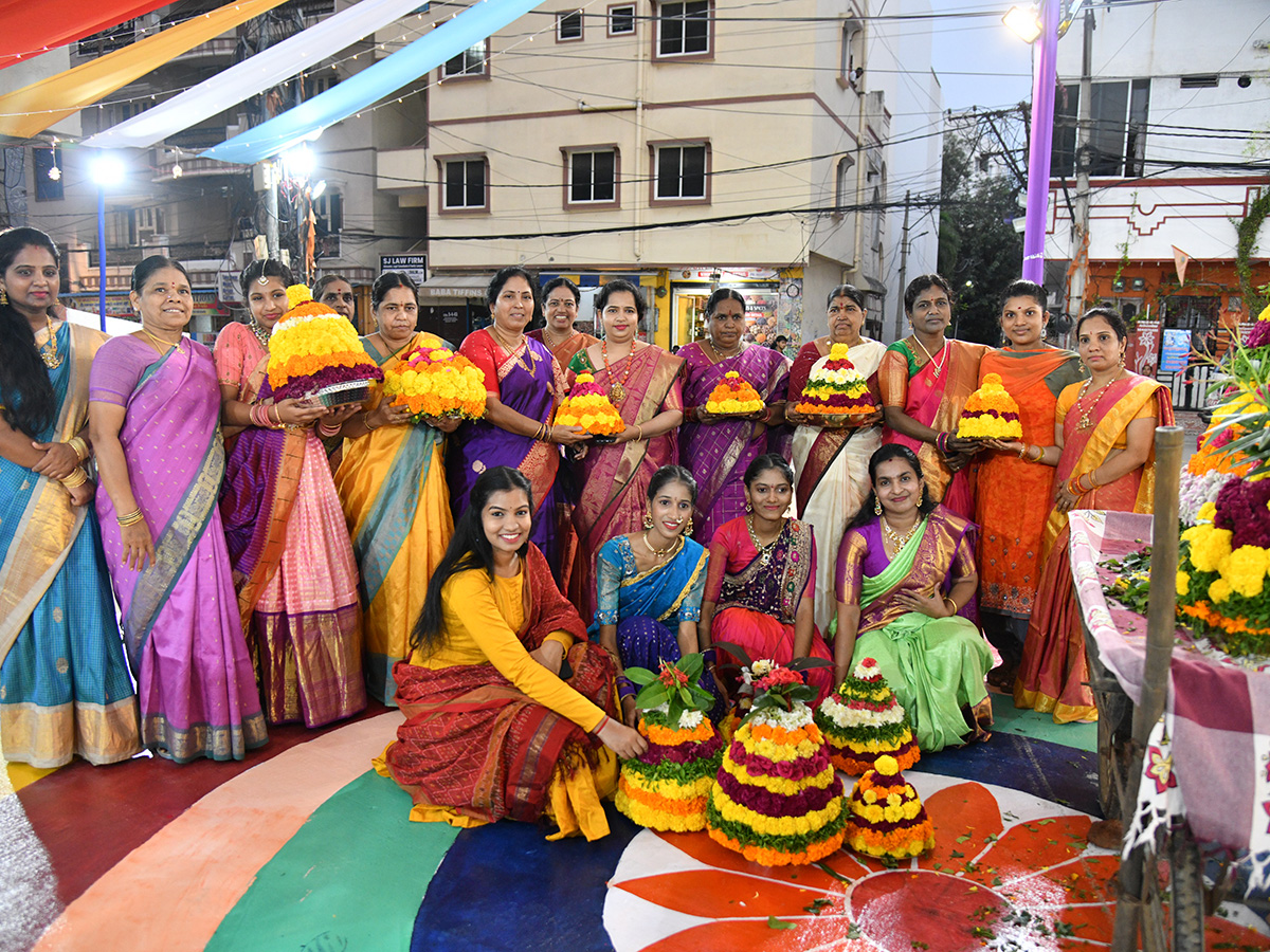Bathukamma_20celebrations_20at_20Telangana__20_2831_29.jpg 31