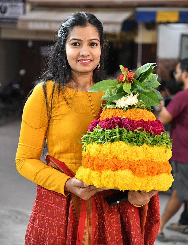 Bathukamma_20celebrations_20at_20Telangana__20_2832_29.jpg 32