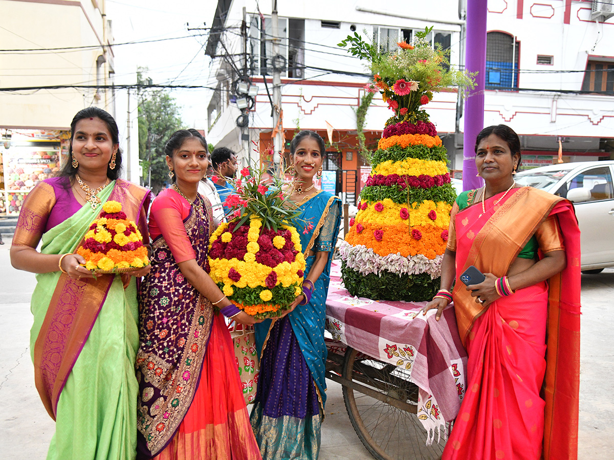 Bathukamma_20celebrations_20at_20Telangana__20_2834_29.jpg 34